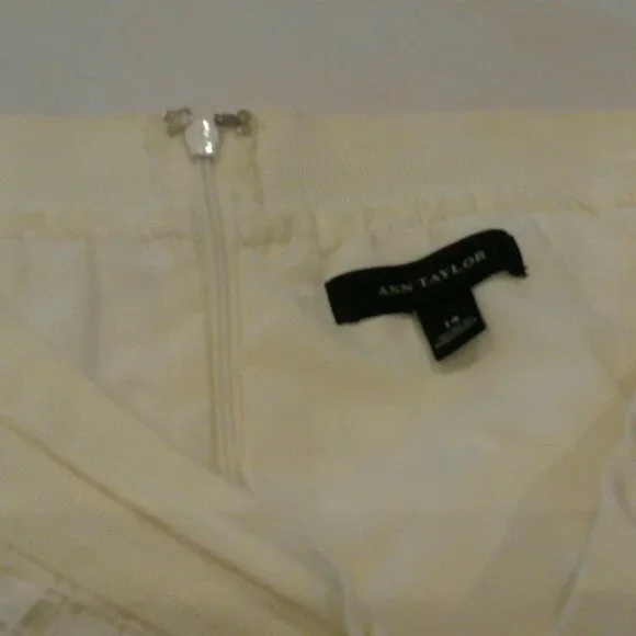 AnnTaylor Lace Skirt.  Ivory. Size 14 - Picture 3 of 4